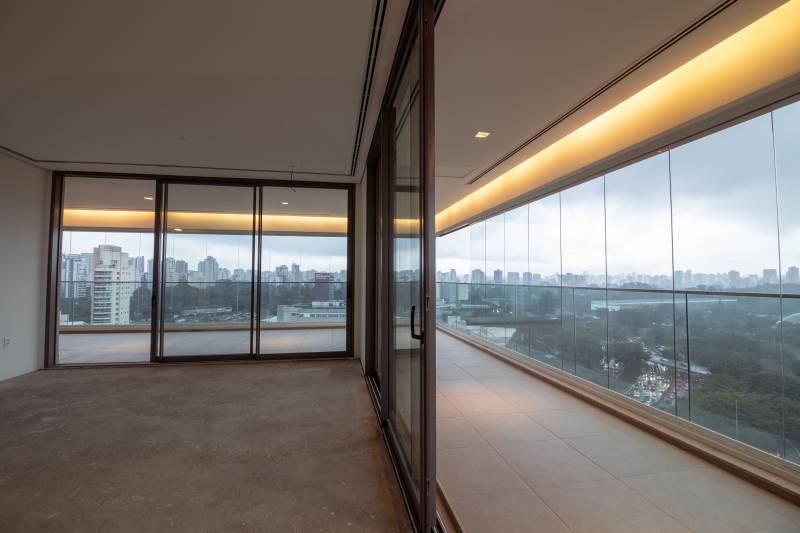  - Irresistível - Apartamento Alto Padrão, melhor vista de São Paulo, visão panorâmica para o Parque do Ibirapuera, 4 suítes reversível e 5 vagas.