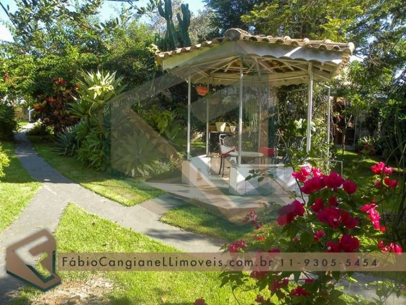 Chácara de 1000 mts² dentro do centro de Piracaia, móvel raro, ótima negocio para quem quer espaço e lazer e morar no centro com perfeita localização. - FábioCangianellimóveis