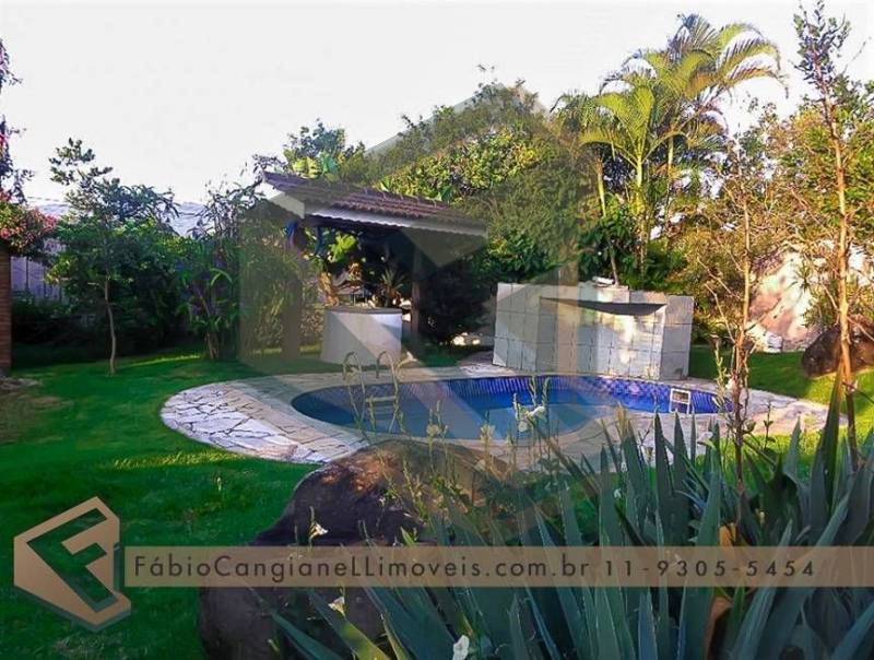  - Chácara de 1000 mts² dentro do centro de Piracaia, móvel raro, ótima negocio para quem quer espaço e lazer e morar no centro com perfeita localização.