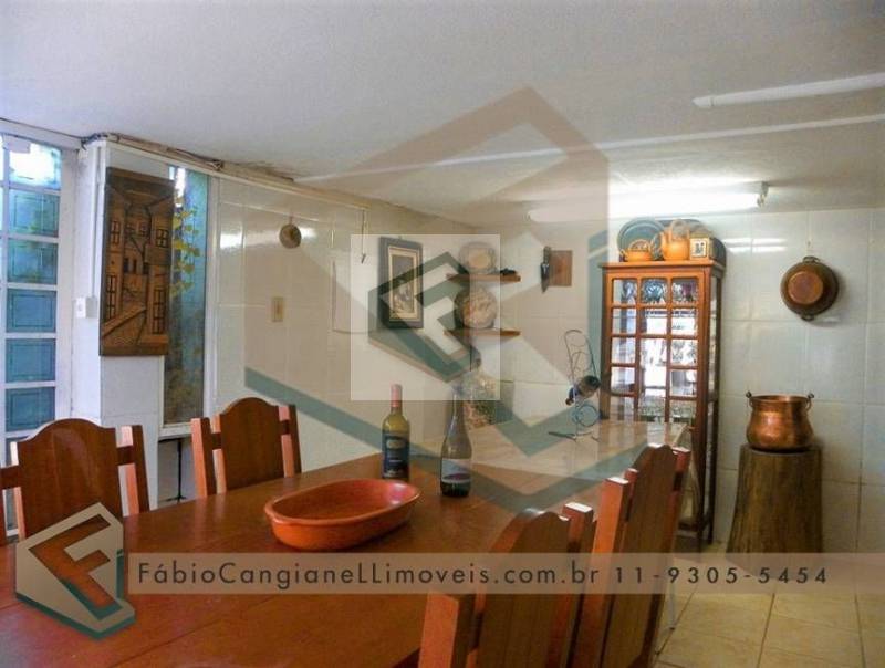  - Chácara de 1000 mts² dentro do centro de Piracaia, móvel raro, ótima negocio para quem quer espaço e lazer e morar no centro com perfeita localização.