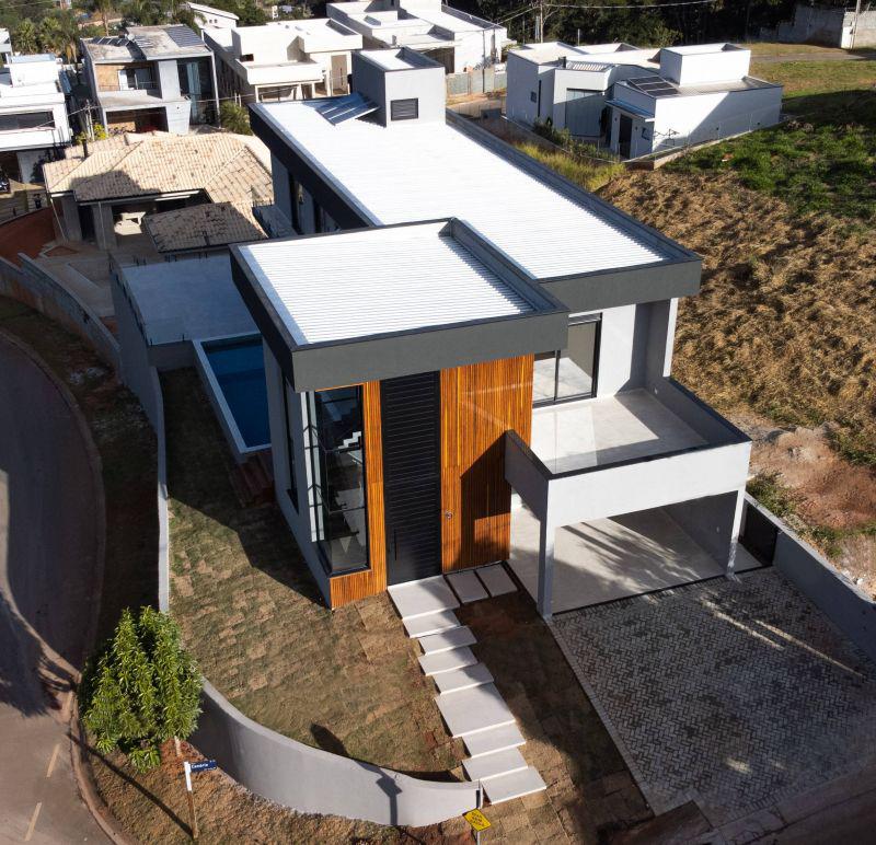  - Casa Canário é para os clientes que almejam morar no Vale das Águas. No Campo dos Condes condomínio de padrão superior com 5 suites