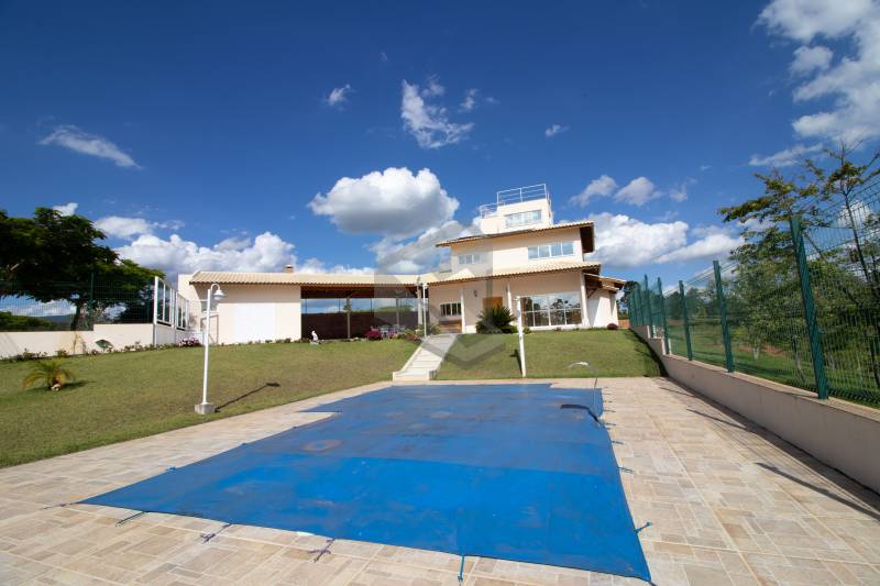  - Adjetivos de imóvel: Lindo, paradisíaco, glamouroso, emocionante, seguro, privativo, etc... Casa em condomínio de alto padrão pé na água. 4 suítes.