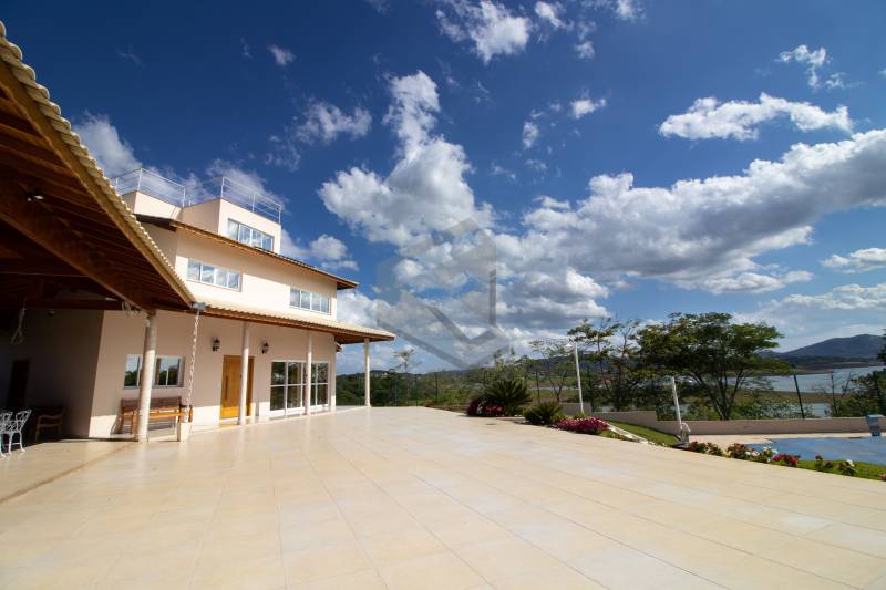 Adjetivos de imóvel: Lindo, paradisíaco, glamouroso, emocionante, seguro, privativo, etc... Casa em condomínio de alto padrão pé na água. 4 suítes. - FábioCangianellimóveis