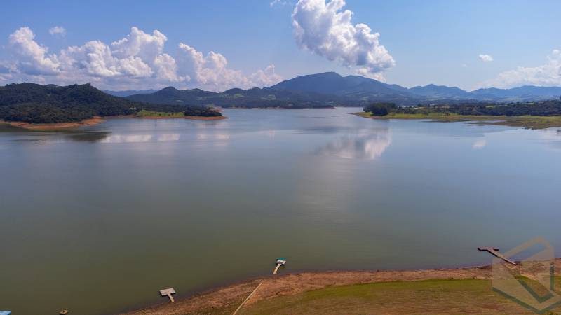  - Meu sonho é?  água, represa e campo - o único imóvel no lugar mais lindo da represa, ainda pode ser dá tua família, não perca.