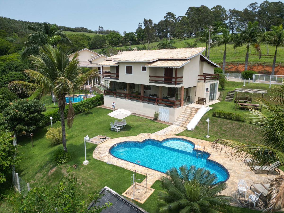  - Casa pé na água com vista panorâmica para água e montanha