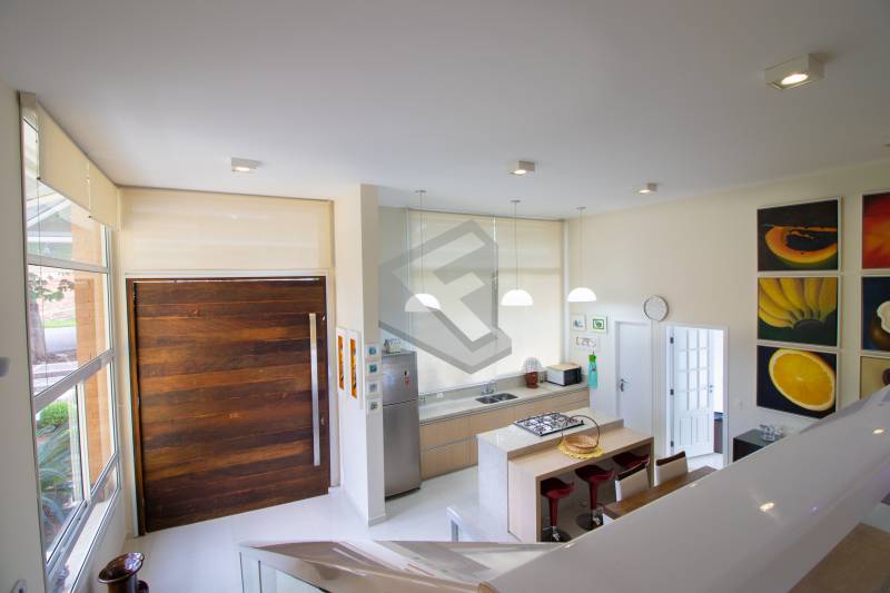  - Casa pé na água na represa de Piracaia, localização privilegiada de represa, montanha, pôr do sol e paisagem panorâmica.