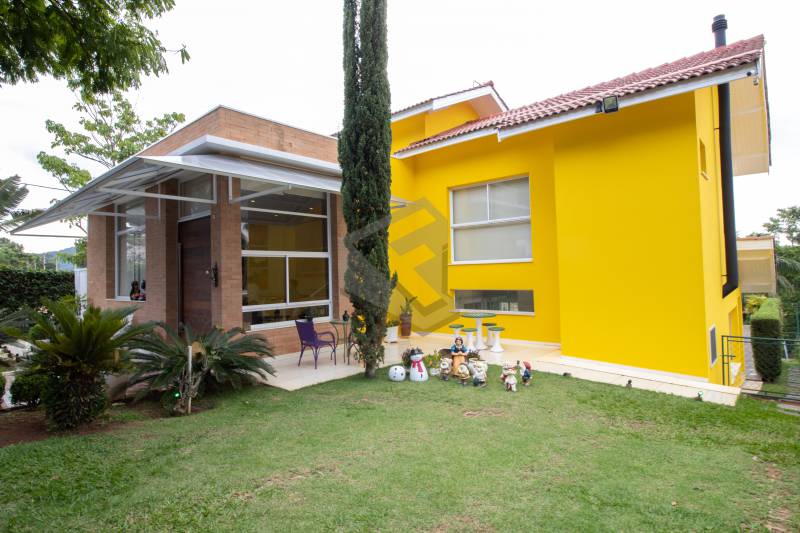  - Casa pé na água na represa de Piracaia, localização privilegiada de represa, montanha, pôr do sol e paisagem panorâmica.