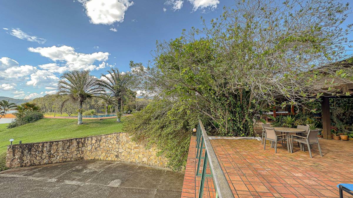  - 46.000 m² de reserva particular e 1.100 metros de margem exclusiva.