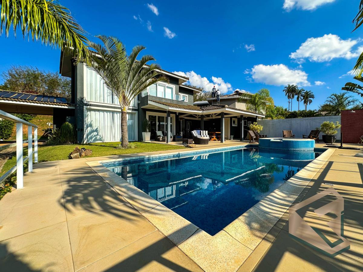  - Descubra um refúgio náutico exclusivo na encosta da montanha, com uma vista espetacular para a represa e um pôr !