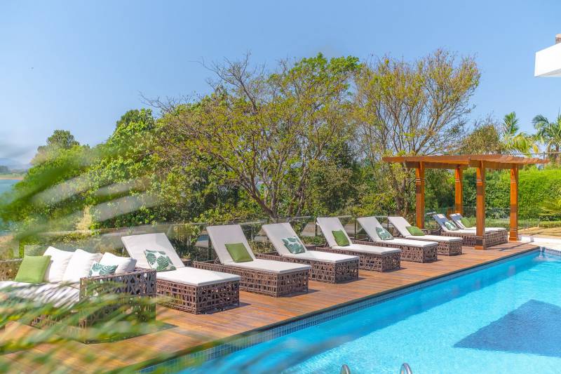  - Linda mansão na beira de represa na região Bragantina, nos melhores condomínios da região, com vista, topografia e localização privilegiada.