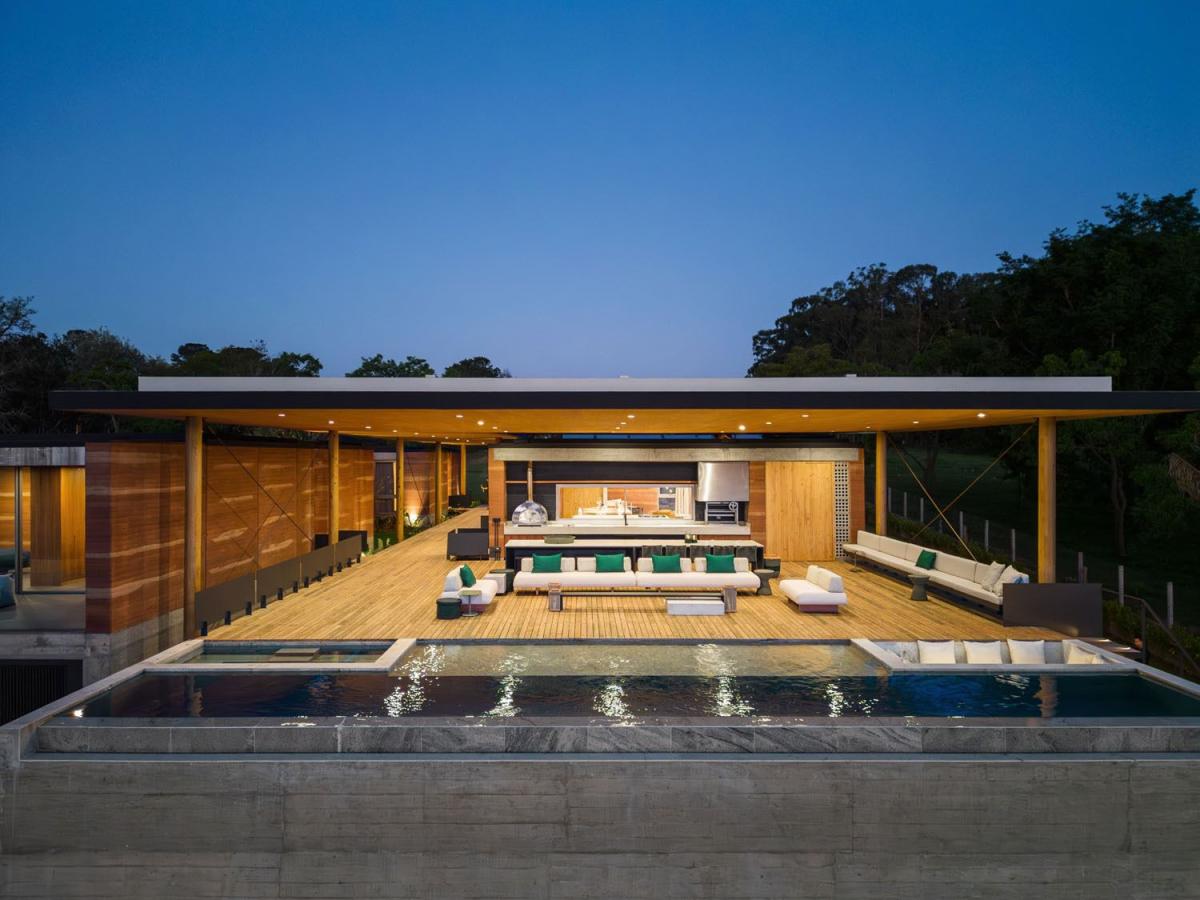  - O inexistente veio a existência - Casa de 1.200 mts°, terreno de 10.000 mts²