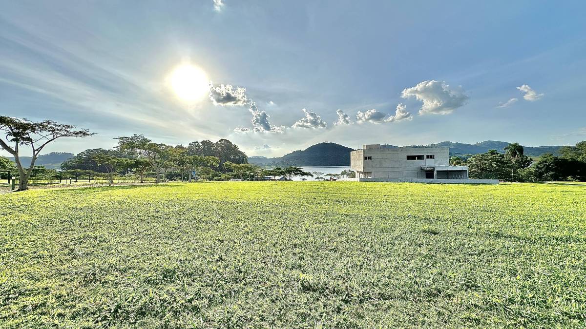  - Terreno 1.000 mts² - Condomínio Náutico