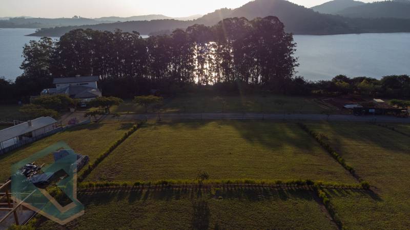  - TERRENO Vista paradisíaca, água, montanha e campo é um só lugar. Topografia excelente para construção, localização privilegiada, é o ÚNICO e ULTIMO.