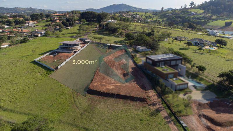  - Terreno de frente para represa, pé na água em condomínio náutico de Alto Padrão.