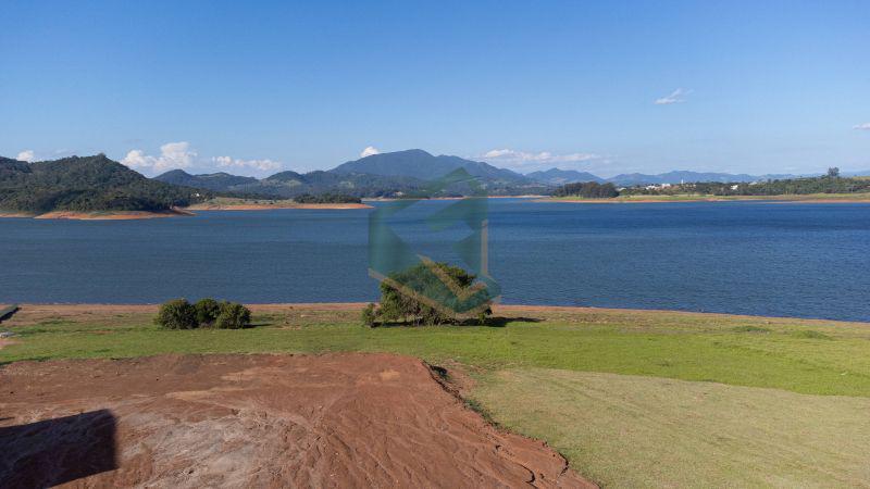 Terreno de frente para represa, pé na água em condomínio náutico de Alto Padrão. - FábioCangianellimóveis