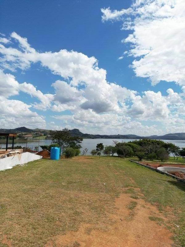 Terreno em condomínio fechado de frente para água com acesso a água. (pé na água) - FábioCangianellimóveis