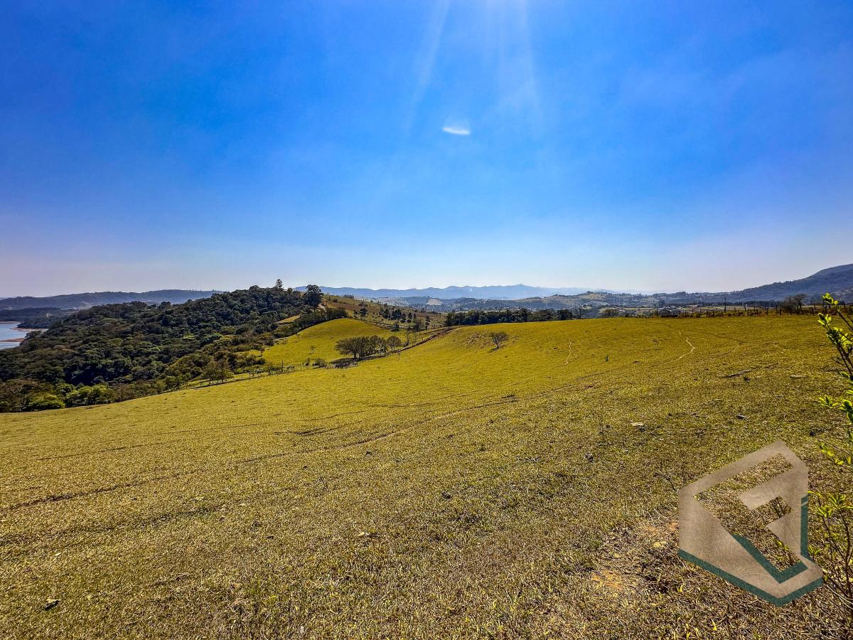  - Terreno de 90.000 mts² com acesso a água