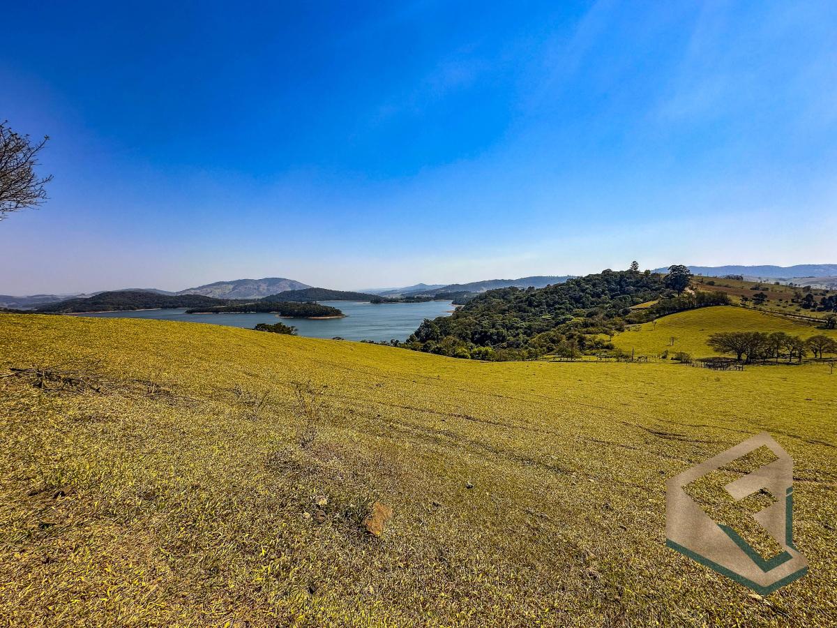  - Terreno de 90.000 mts² com acesso a água