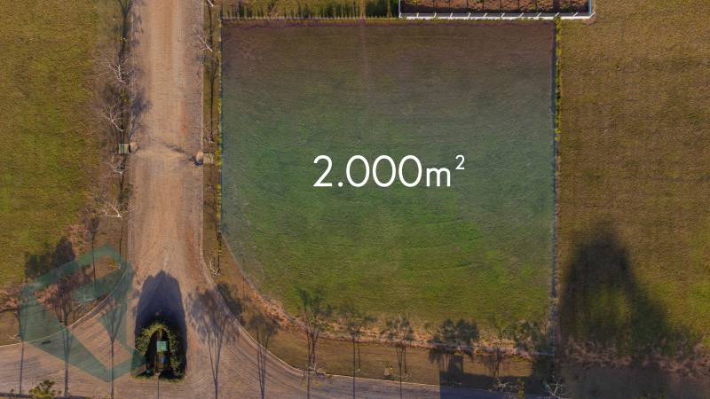  - TERRENO de esquina. Vista paradisíaca que contempla o pôr do sol inesquecível - água, montanha e campo em um só lugar com topografia excelente.